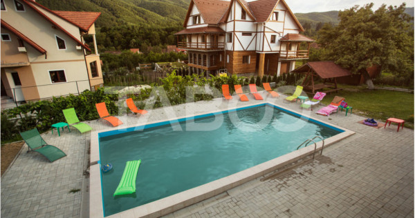 Pensiune 13 camere 16 bai sauna piscina si teren 1565 mp Cis