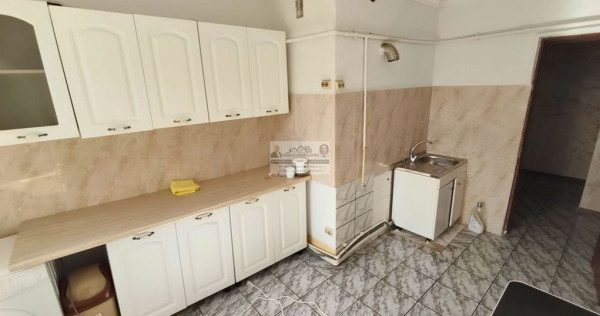 Apartament cu 3 camere, complet decomandat &ndash; Tecuci