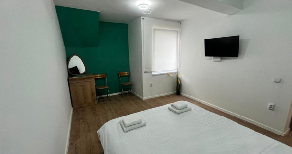 Apartament 2 camere la prima ,curte-zona Sinaia, centru