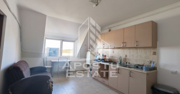 Apartament cu 3 camere, de vanzare, centrala proprie, zona Lipovei
