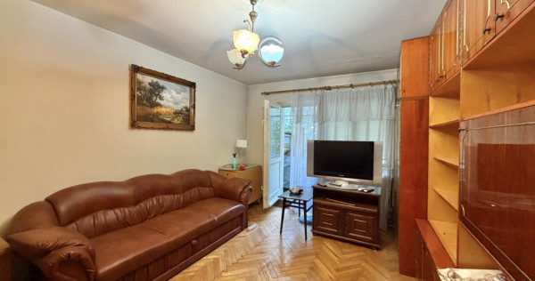 Apartament 4 camere, decomandat, etaj 1, zona Dambovita