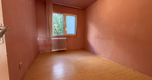 Apartament 3 camere, etaj 2, semidecomandat - Piata Doina