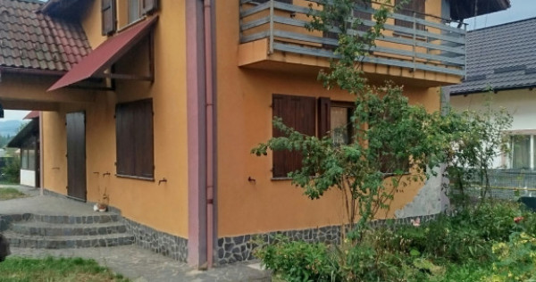 Casă renovată P+1 - 5 camere și teren generos de 1.300 mp