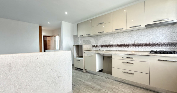 Apartament cu 3 camere de vanzare cu parcare Floresti