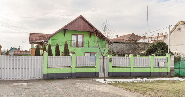 Casă cu 7 camere de vânzare în orașul Nădlac