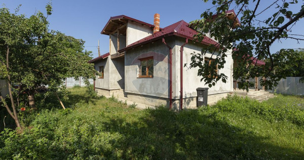 Casă / Vilă cu 3 camere de vânzare în zona Serbanesti