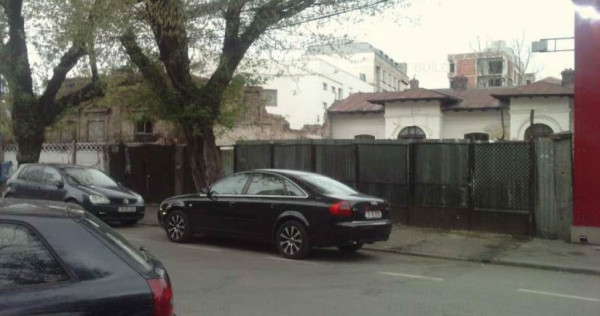 Mosilor-Eminescu, teren in suprafata de 420 mp, deschider...