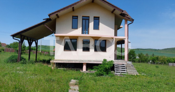 Casa individuala 5 camere cu teren 2000 mp Sura Mare Hamba S