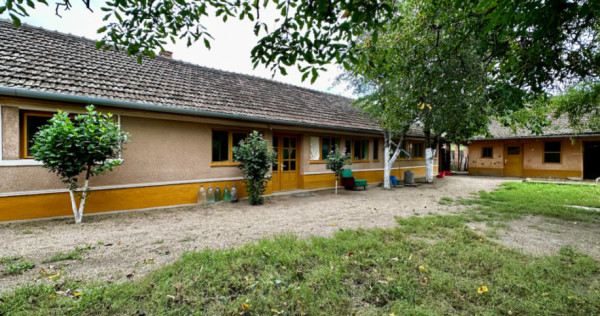 Casa cu 4 camere în Pecica,Arad ( Comision % )