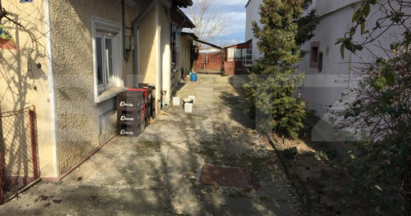 Casă 70mp utili, teren 1000mp, front stradal 10ml, T&acirc;rgovi
