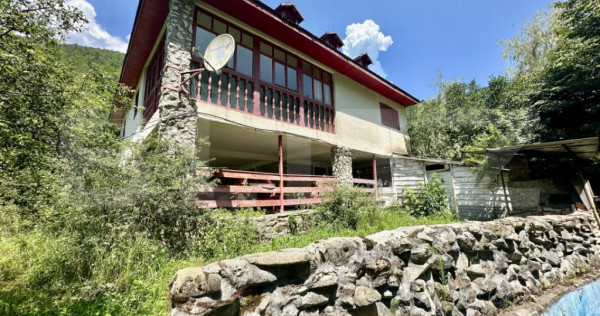 Casa de vacanta la munte, 354 mp utili, teren cu 2930 mp, zo