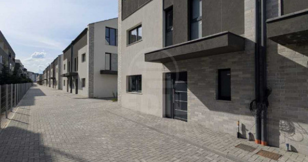 Casa tip duplex zona Urusagului