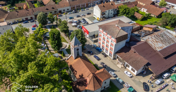 Cladire cu 24 camere, langa Castelul Regal Savarsin