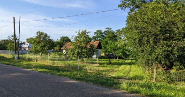 Teren 4500mp plus casa in Iezer, judetul Botosani