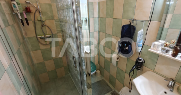 Casa cu 4 camere - 3 locuri de parcare - curte - filigorie -