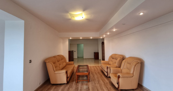 Apartament-spectacol în Centrul Bacăului- bloc exclusivist