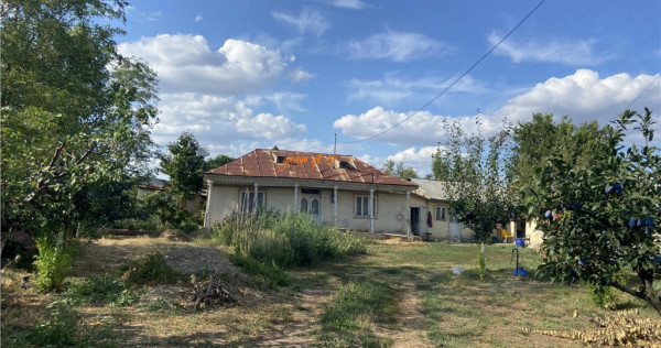 Casa cu teren intravilan in Suraia ,situata in zona centrala