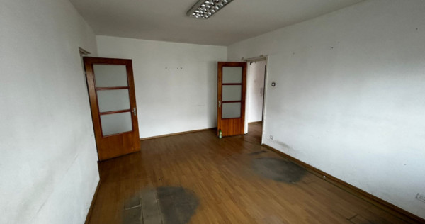 APARTAMENT 3 CAMERE-ZONA STEFAN CEL MARE-AN 1980-BLOC REABIL