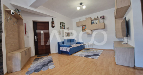 Apartament 3 camere cu 2 balcoane garaj parcare si curte Tur