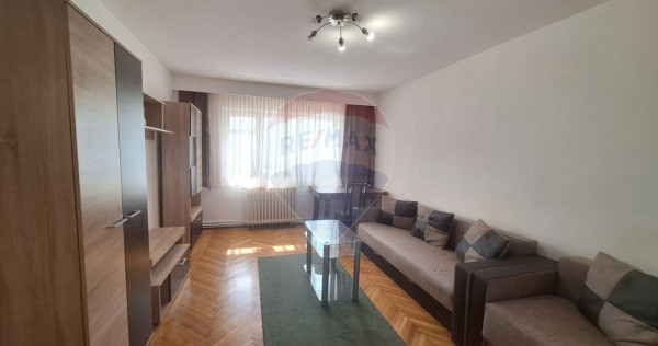 Apartament cu 3 camere de închiriat Scoala de innot, zon...