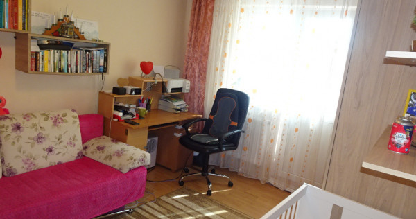 Vand apartament 2 camere decomandat in Deva, zona Micro 15, etaj 5,