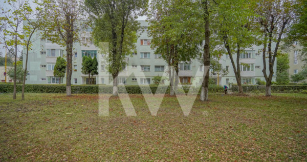 Vânzare apartament cu 3 camere, strada Neptun, zona Micșun