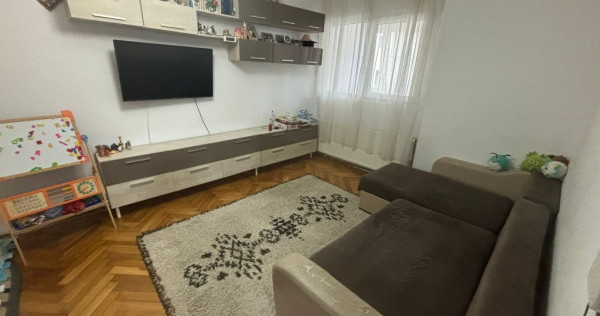 Apartament 3 camere, decomandat - zona Garii