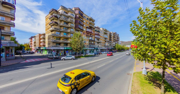 Apartament cu 4 camere de vânzare zona Unirii