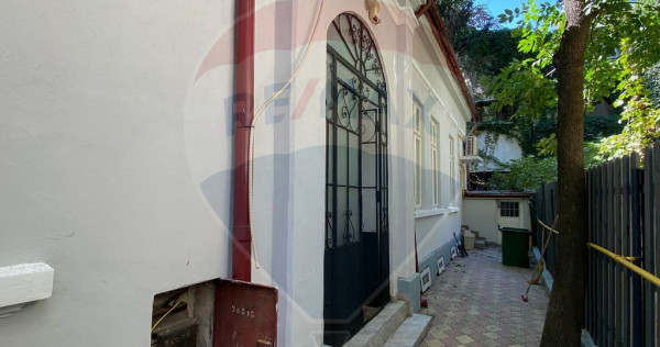 INCHIRIERE Casa cu 3 camere in zona Mihai Eminescu