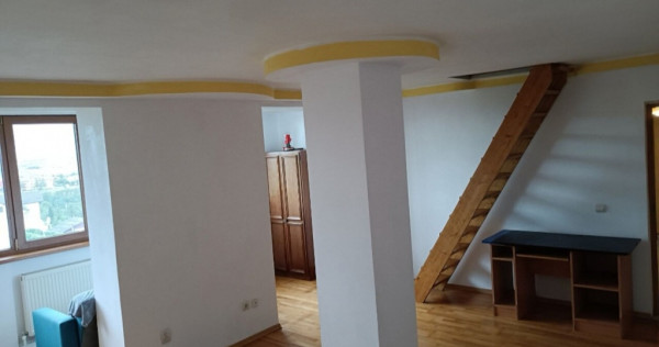 De vânzare apartament cu 3 camere decomandat plus mansarda