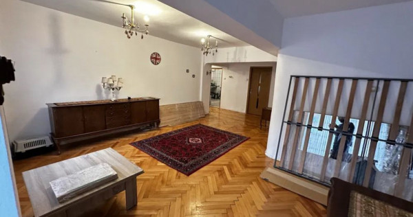 Apartament cu 3 camere, decomandat - zona Racadau