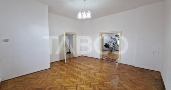 Apartament central 4 camere spatiu comercial garaj si pivnit