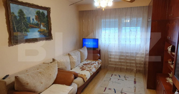 Apartament cu doua camere, bucatarie spatioasa si baie