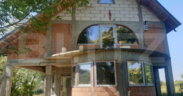 Casa/Vilă, 341 mp construiti, teren 1000 mp, Tărtășești