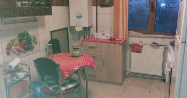 Faleza Nord, Unirii, 3 camere, decomandat, gaze