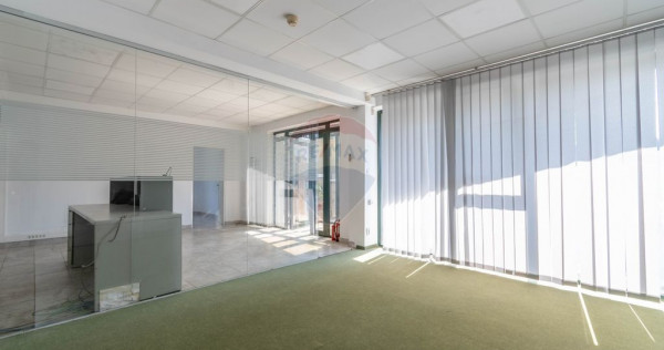 Casa cu 12 camere de vanzare in zona semicentrală! COMIS...