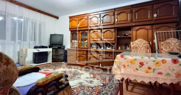 Apartament 3 camere, decomandat, parter, zona 300