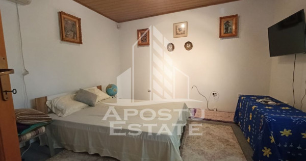 Casa individuala, 3 camere, centrala proprie, situata in ...