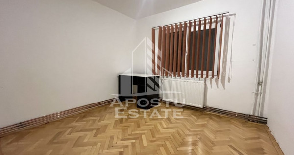 Apartament cu 3 camere, etajul 2, zona Sagului