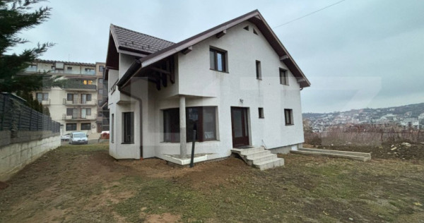 Casa de vanzare, cu 5 camere, 351 mp, Zalau