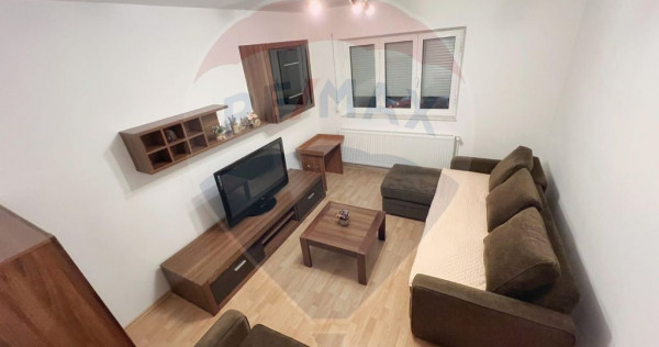 Apartament cu 3 camere de vânzare în zona George Enescu