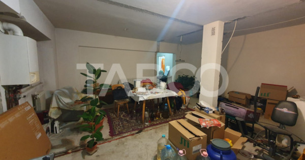 Apartament de vanzare 5 camere 121 mp utili zona Campului Fa