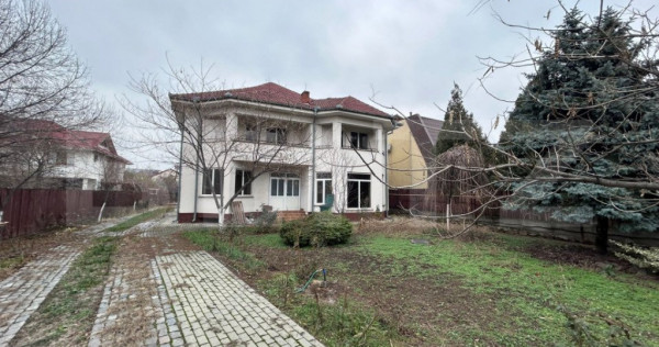 Casa cu 7 camere, 4 bai, 330 mp, 900 mp curte, zona Ford