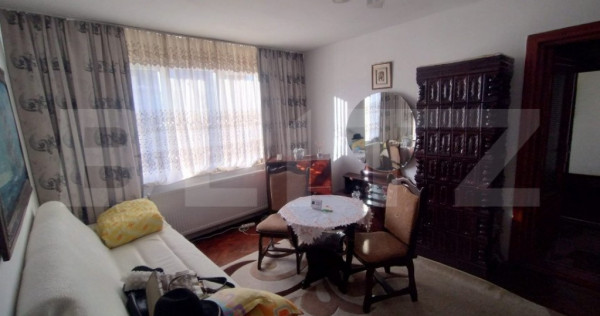 Apartament 3 camere,60 mp,etaj 1,parcare,garaj,zona centrala