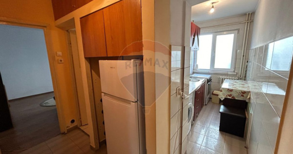 Apartament cu 2 camere de vânzare în zona Craiovita Noua