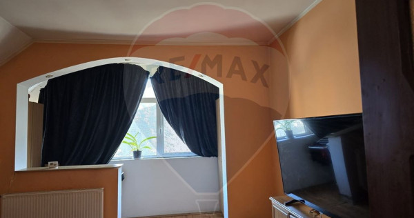 Apartament cu 4 camere de vânzare în zona Central