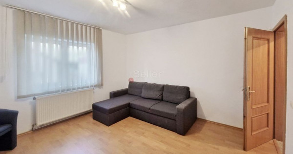 De vanzare apartament cu 3 camere central.