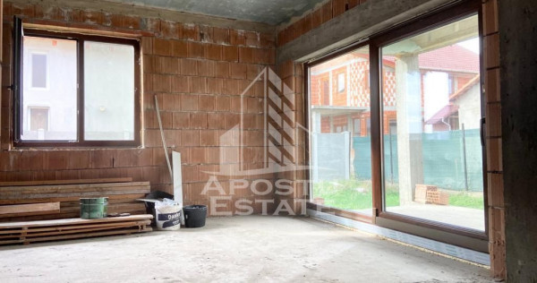 Casa la rosu cu 4 camere teren 600 mp in Zimandu Nou