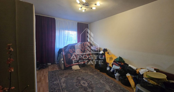Apartament cu 3 camere, centrala proprie, etaj 3, zona Li...