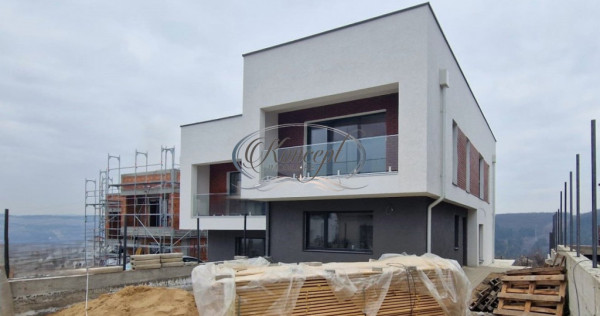 Duplex finisat, cu terasa si panorama spectaculoasa